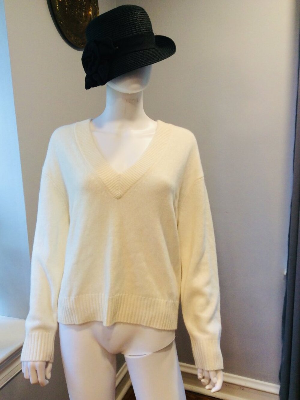 100% Aqua Cashmere Ivory Sweater Size Small